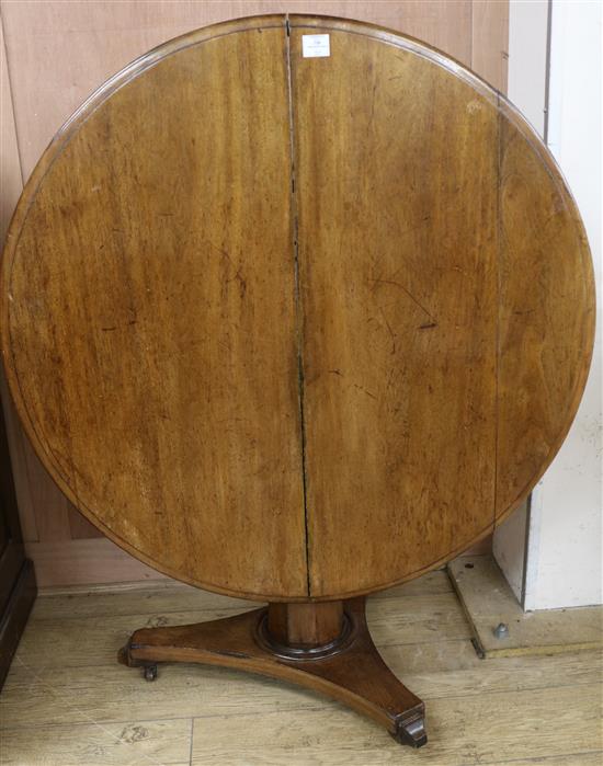 A mahogany circular breakfast table, W.101cm